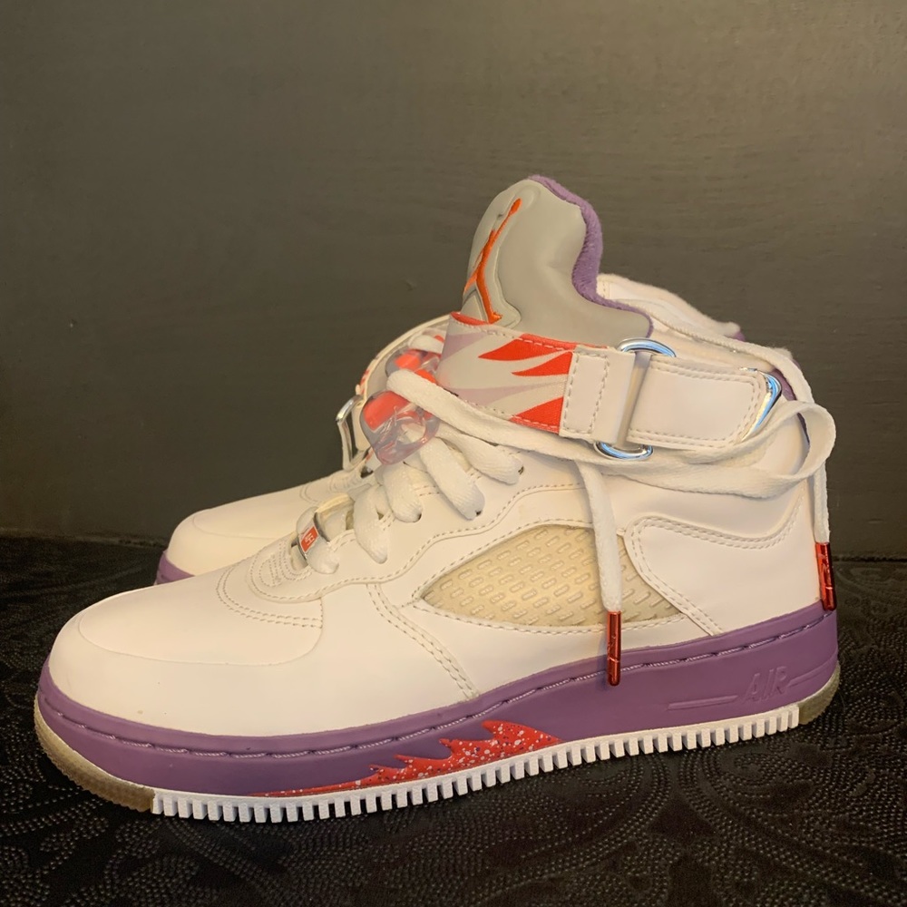 Nike Jordan youth sz 5.5, (fits women’s sz 7.5)